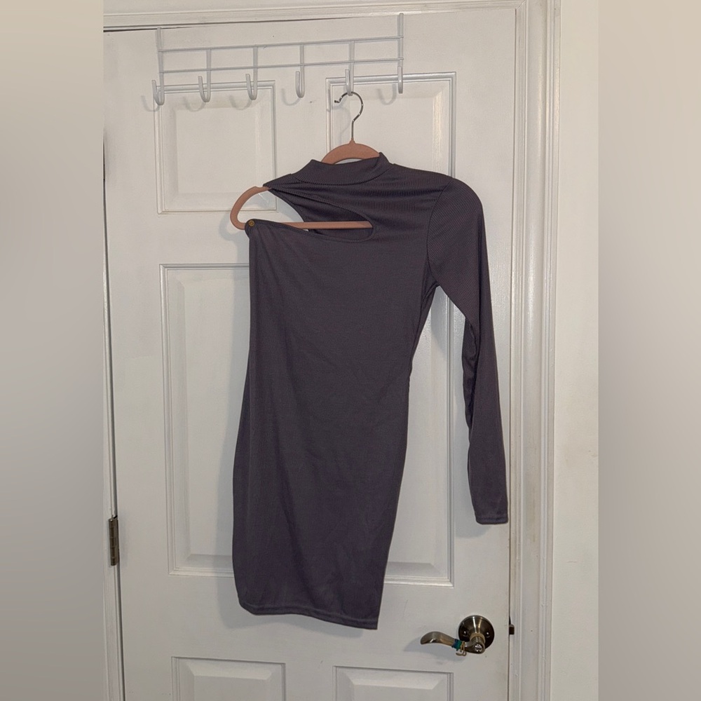 Purple dress for one sleeve